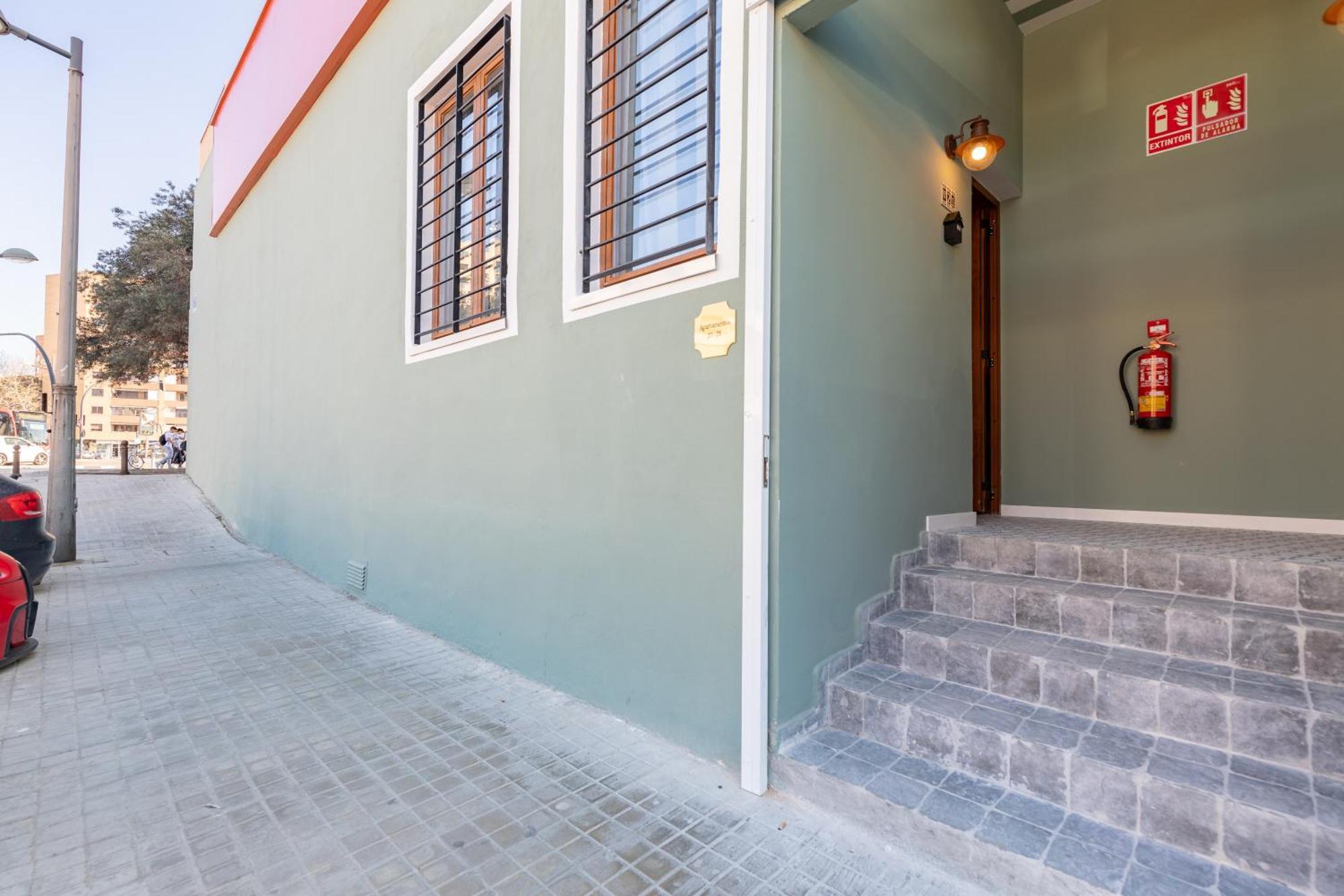 The Little Village Apartments Valência Exterior foto